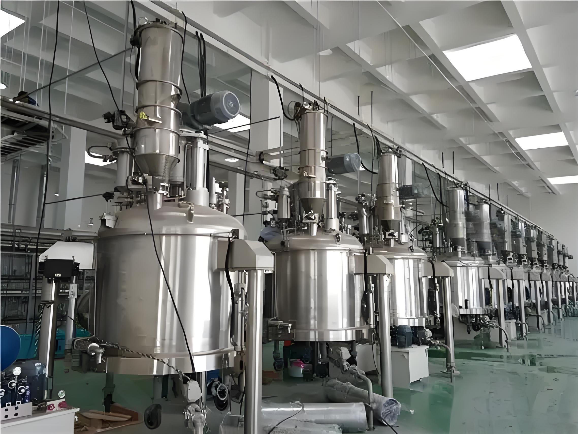 反应釜固体投料系统设计：物料适配、安全控制与环保要求